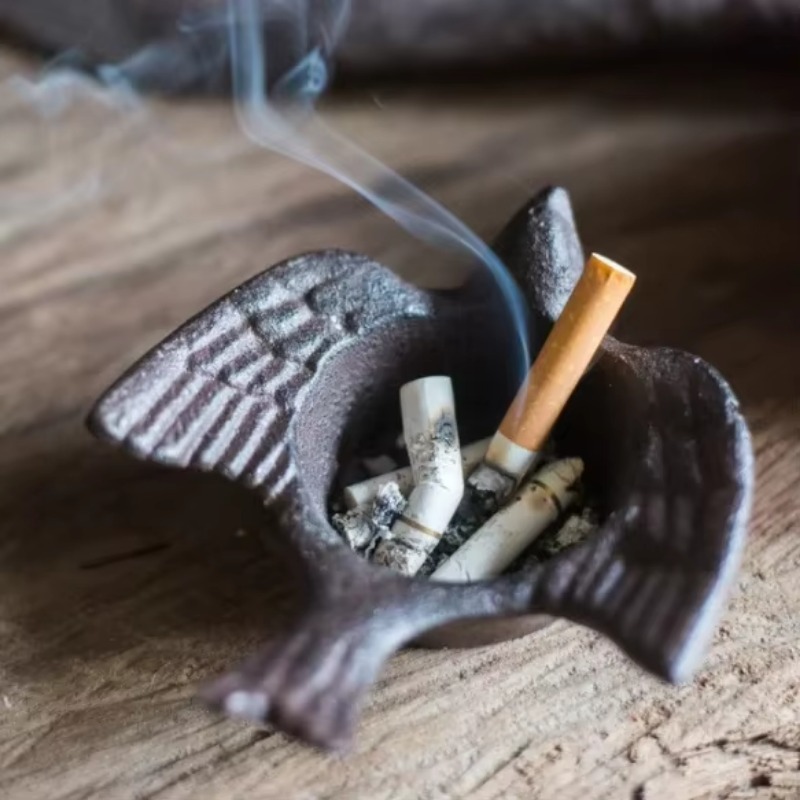 Castiçal estilo nórdico, ferro - Vintage Collectible Ashtrays avaliação e preço